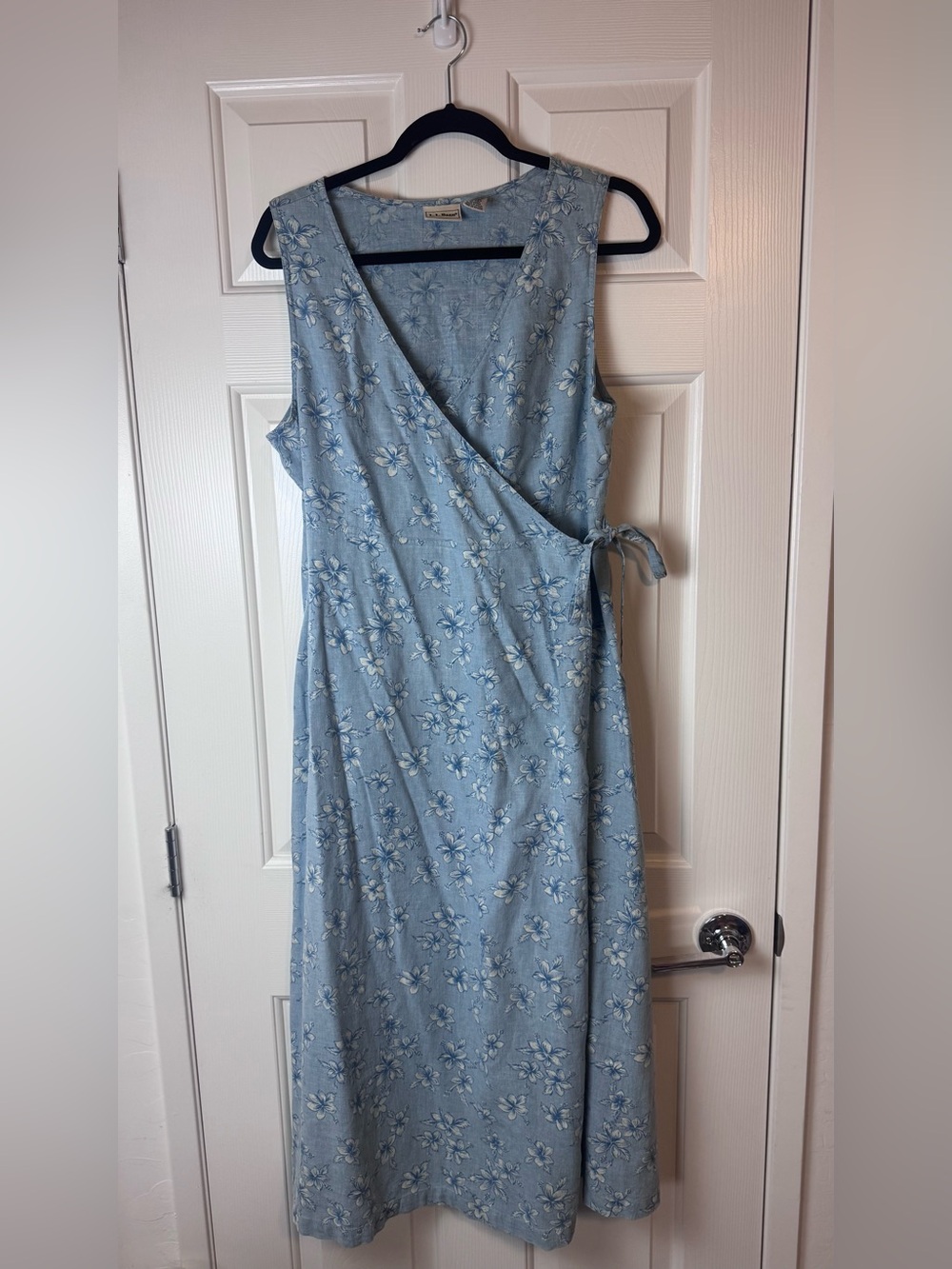 L.L. Bean Light Blue Floral Wrap Dress size 10 linen blend
